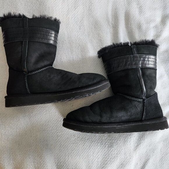 UGG JOSETTE SHORT BOOT SUEDE & SHEEPSKIN -  US 7 BLACK - Picture 6 of 7